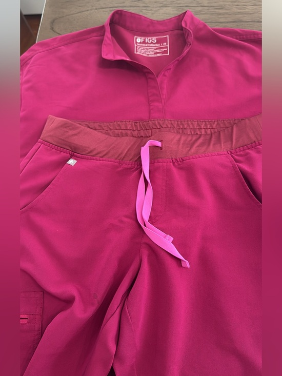 Figs Other - Figs Women's Scrub Set in Hot Magenta